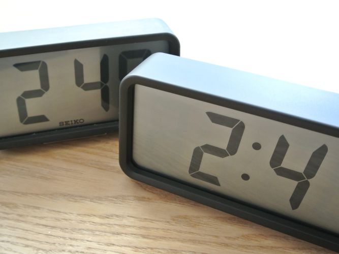 無印良品「デジタル時計」とセイコー「STANDARD デジタル」を比べてみ