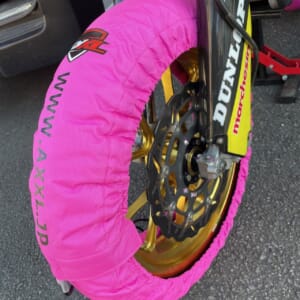 サーキット走行には必須 ! AXXL オリジナル タイヤウォーマー