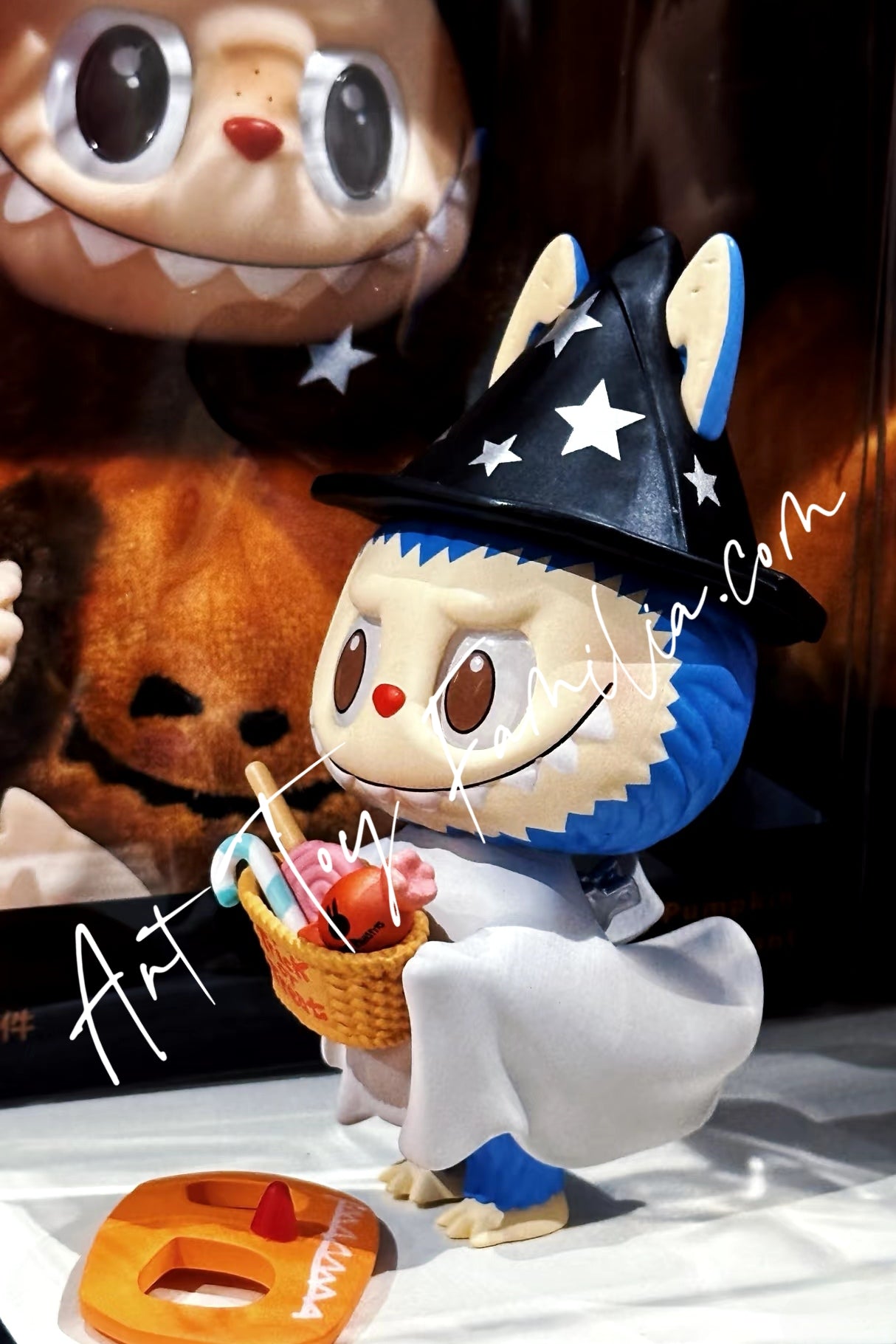 Labubu Trick | POP MART – Art Toy Familia