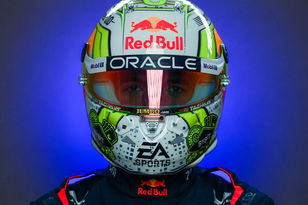 フェルスタッペン、F1ラスベガスGP用ヘルメットを披露。カジノを