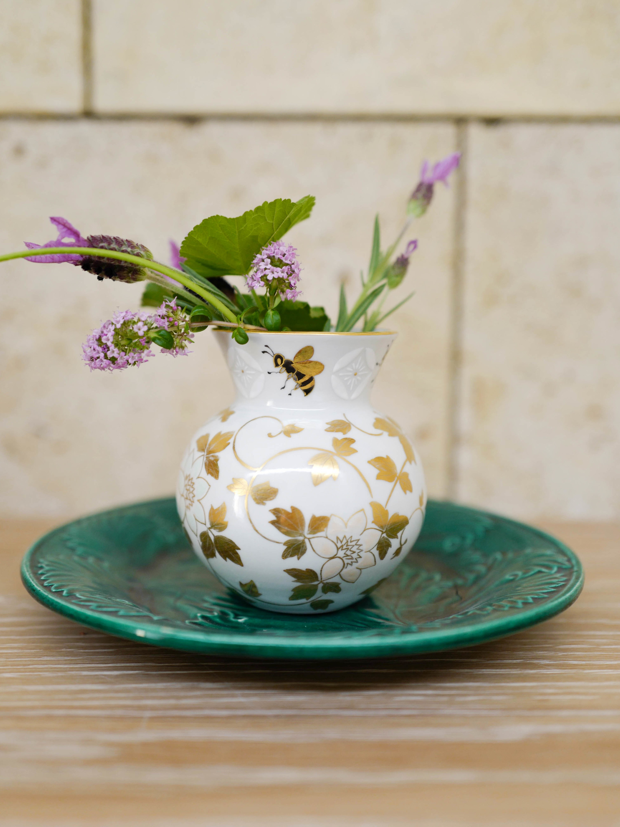 錦山窯 WEB SHOP | KINZAN 白地金彩唐草文 小壺