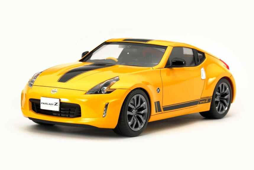 1/24 Nissan 370Z Heritage Edition Car - Squadron.com