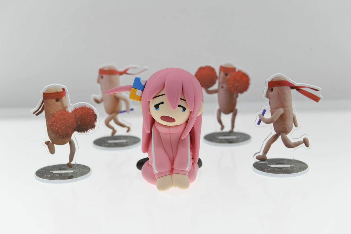 ギターヒーローから承認欲求モンスターまでさまざまなぼっちが展示され