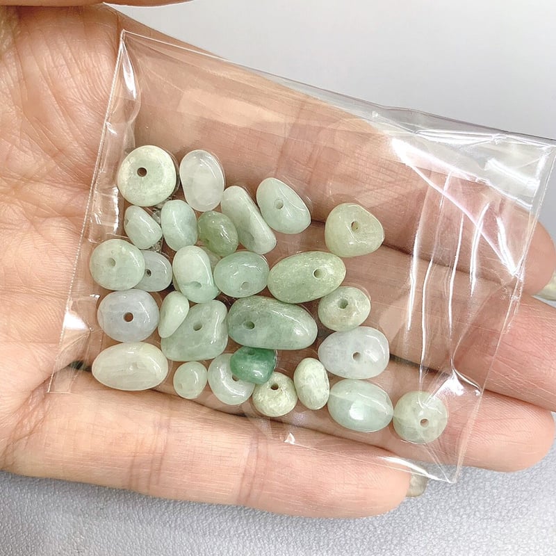 高級ランク】【穴あき】 さざれ石 翡翠 天然石 10g [G-68] | UNI STONE