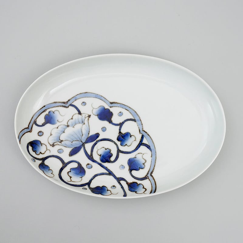 染付 白抜花絵 楕円皿(24、5cm) | (株) 中山陶和堂 有田