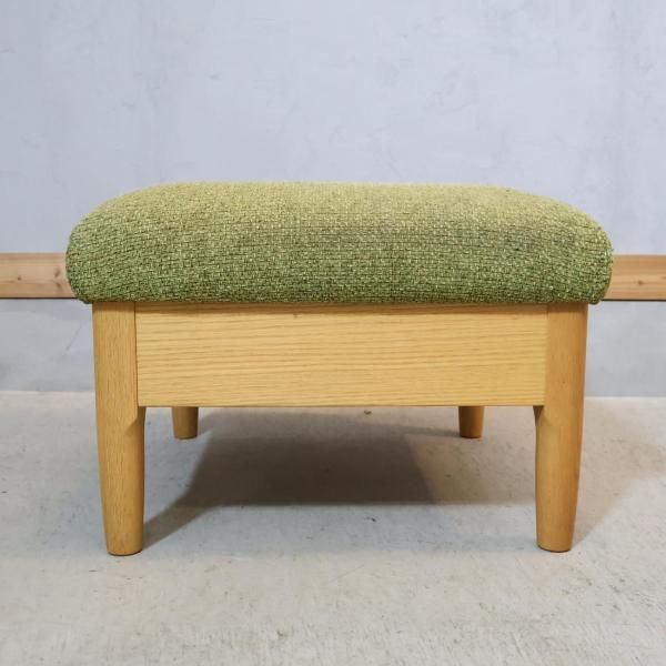 飛騨の家具メーカーKASHIWA(柏木工)のオーク材を使用したオットマン