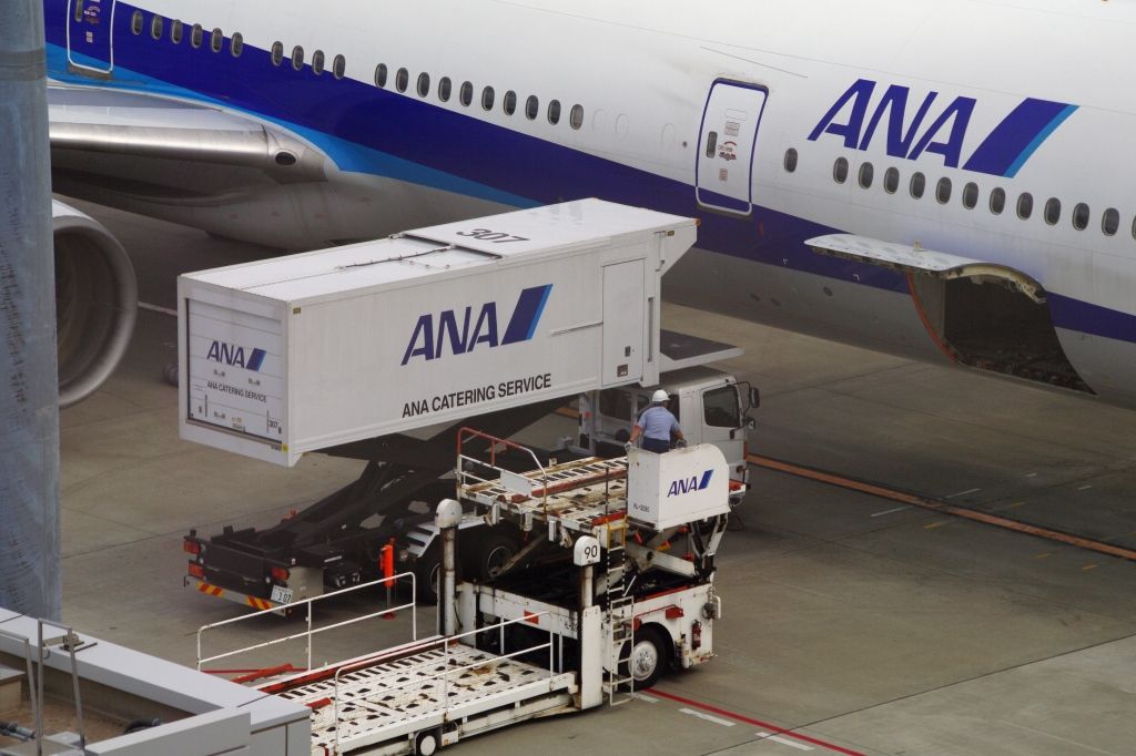 ANAのケータリングトラック : エヌティーさんの検修庫(trans5885)