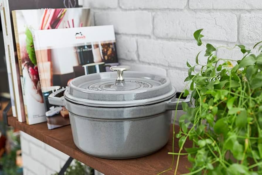 Amazon.com: Staub 1003926 Cast Iron Roaster/Cocotte, Round 28 cm