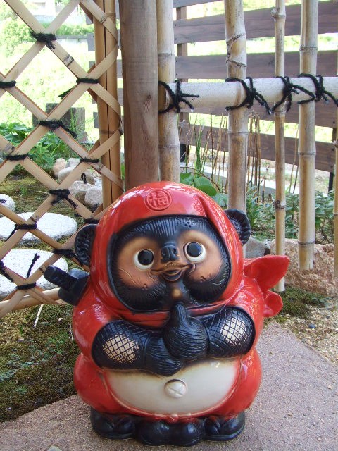 ta-197 忍者たぬきドロン（特大）赤｜信楽たぬき専門店/ネットショップ