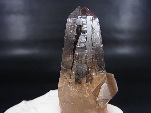 パキスタン🇵🇰スカルドゥ産のスモーキー水晶(ホットスポット入りなど