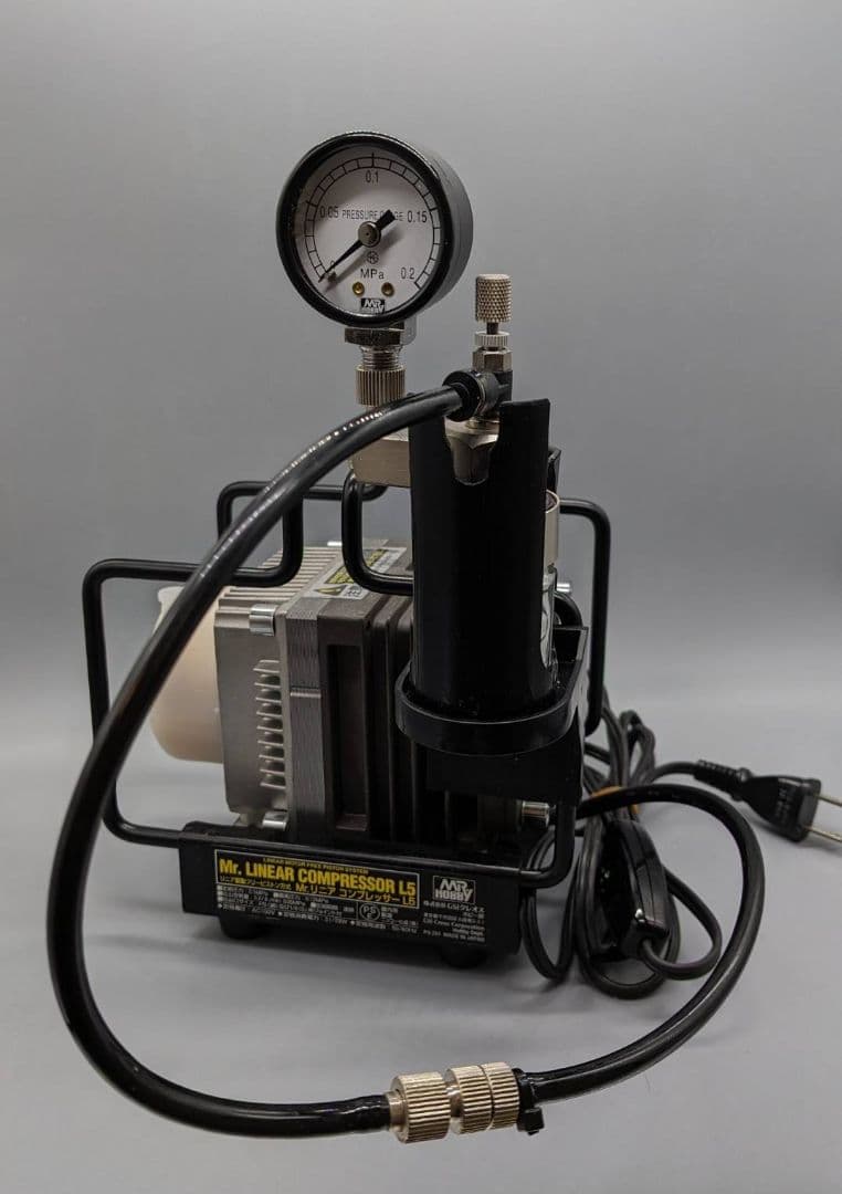 GSIクレオス MR.リニアコンプレッサーL5　圧力計付きレギュレーターセット 楽天市場】gsiクレオス mr．リニアコンプレッサーl5／ プラチナ