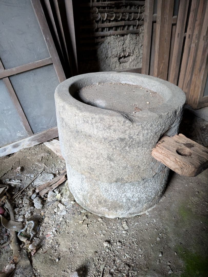 石うす（そば粉や麦粉に） 8割 石臼挽き そば粉 500g お手軽パック [2025年産そば] | 蔵の粉屋