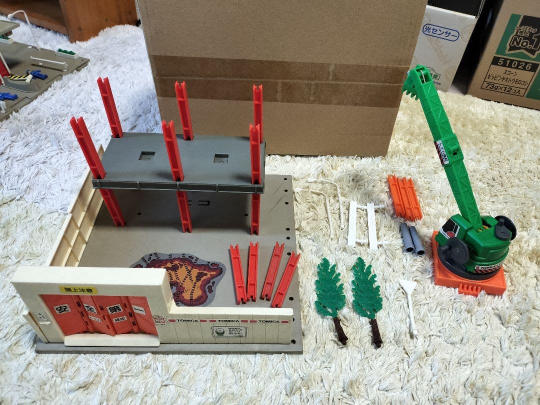 トミカタウン　ビル工事現場+トミカ建設コンボボックス部品 Amazon.co.jp: タカラトミー(TAKARA TOMY) トミカ ギフト 街をつくるぞ