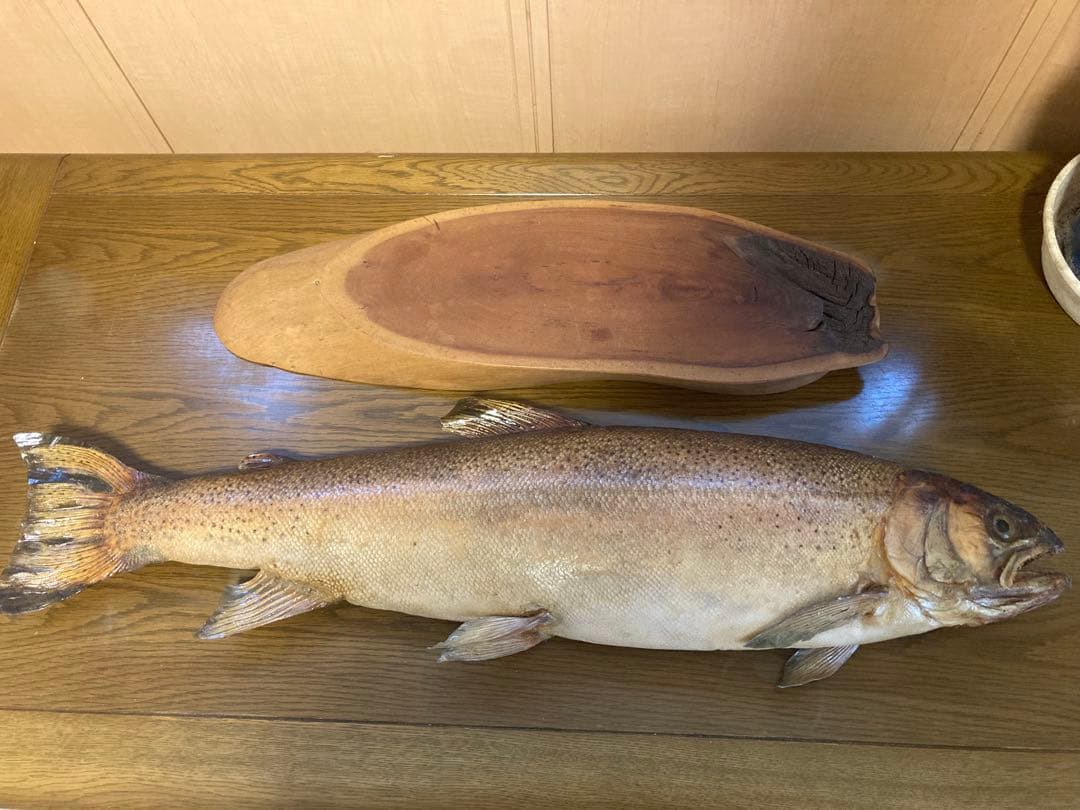 ニジマス剥製　木製のプレート　約88cm かなり立派です。 ニレケヤキの衝立 | 天然木家具 納入実例紹介 | 天然木の一枚板・家具
