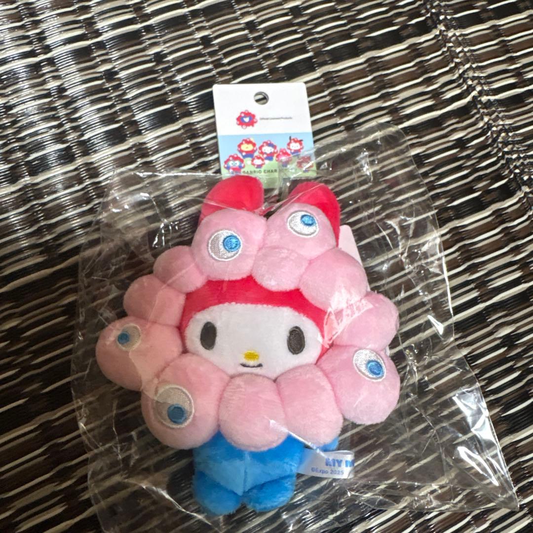 サンリオ ミャクミャクなりきりぬいぐるみ マイメロディ カラビナ付き 𝕤𝕒𝕟𝕣𝕚𝕠 𝕔𝕠𝕝𝕝𝕖𝕔𝕥𝕚𝕠𝕟 🤍ミャクミャクなりきりぬいぐるみ