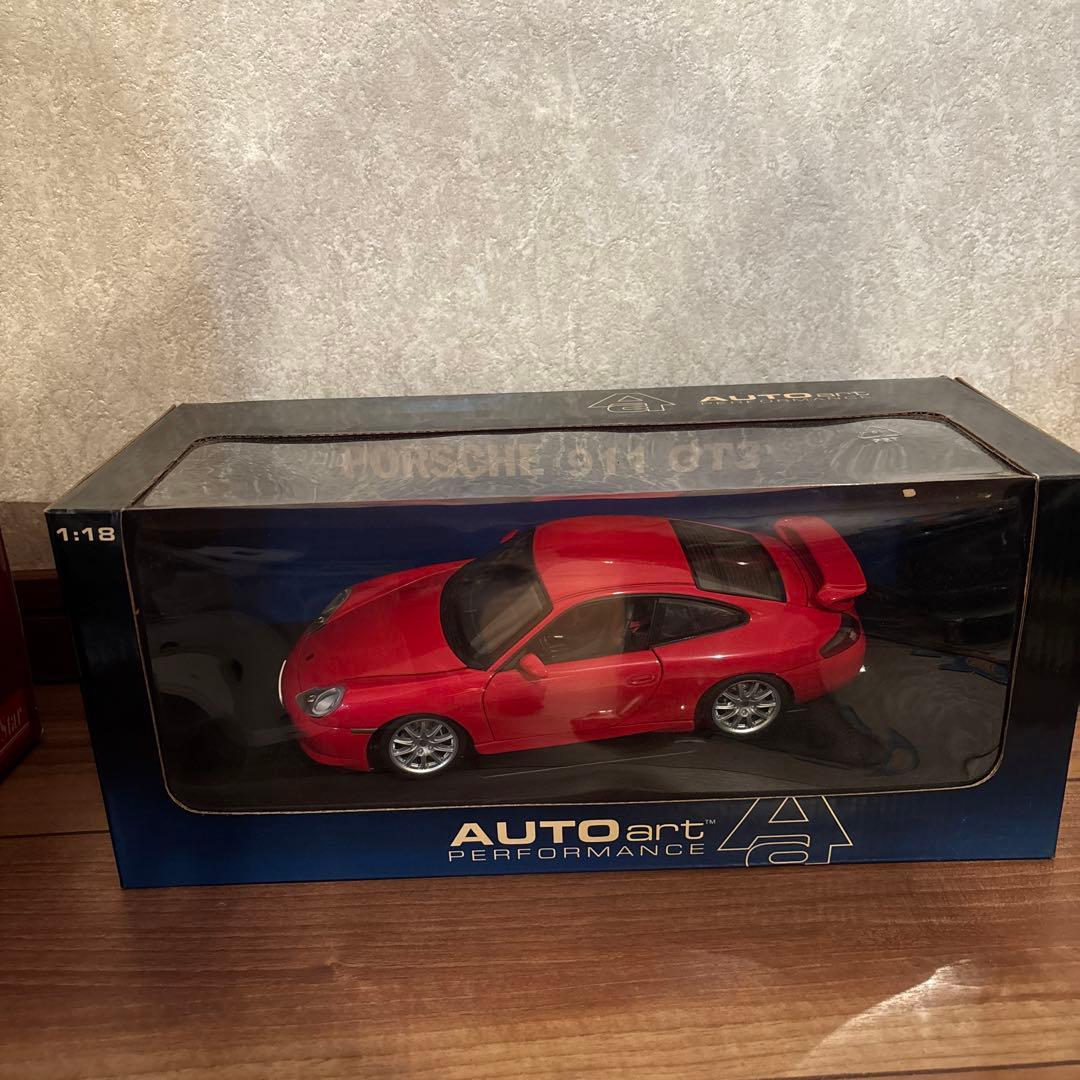 オートアート 1/18 ポルシェ 911 GT3（996）レッド 完成品 PORSCHE 911 (996) TURBO COUPE GAURDS RED AUTOart 77831 1:18 NEW