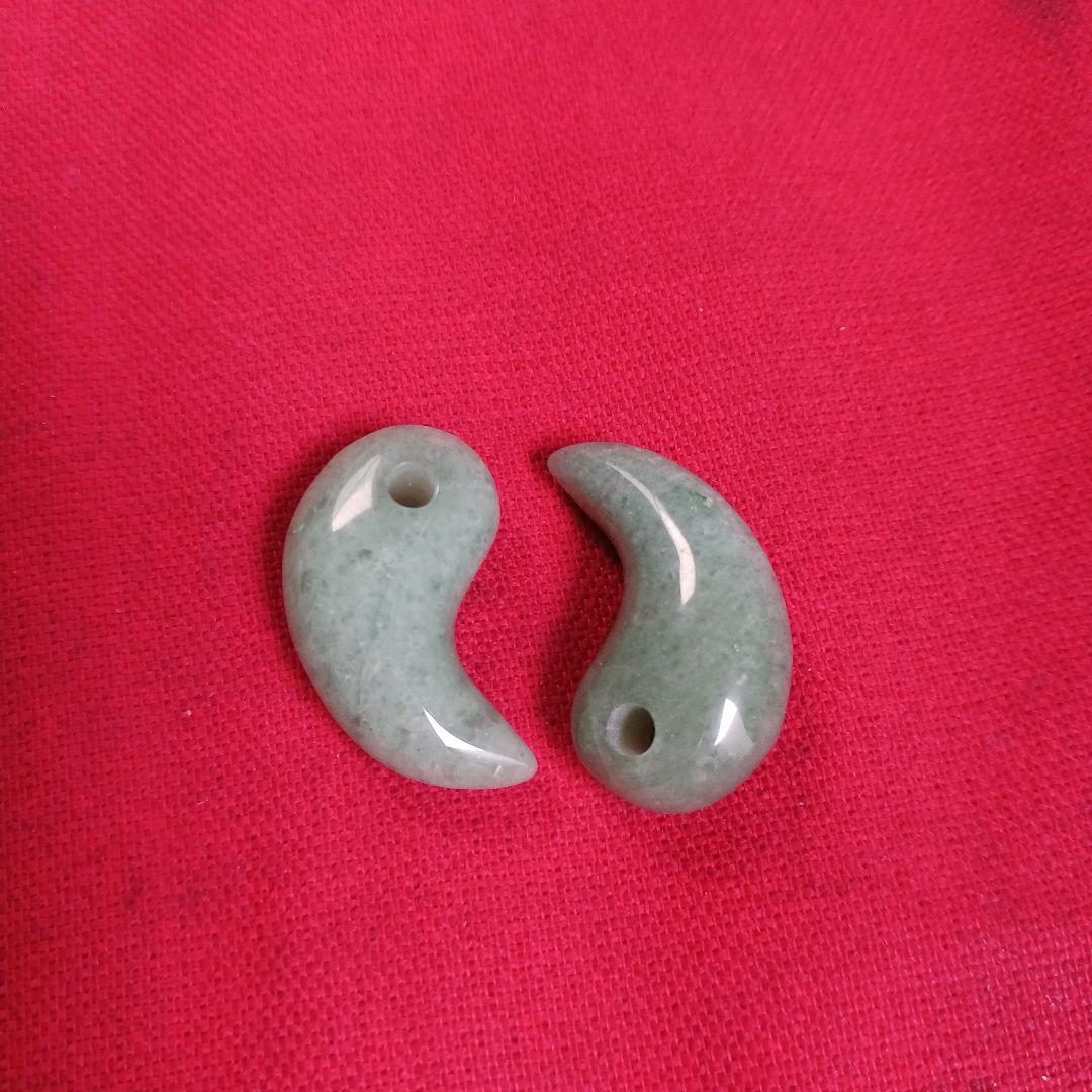 勾玉　翡翠　糸魚川産　2個セット 糸魚川翡翠 勾玉 蝶型/双子型 SAランク 】 国産 天然石 糸魚川産翡翠