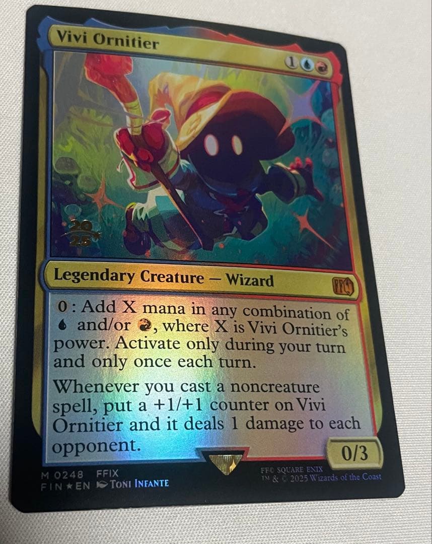 迷える黒魔道士、ビビ【英語プレリリース foil】 EX+](チョコボトラックFOIL)迷える黒魔道士、ビビ/Vivi Ornitier《英語
